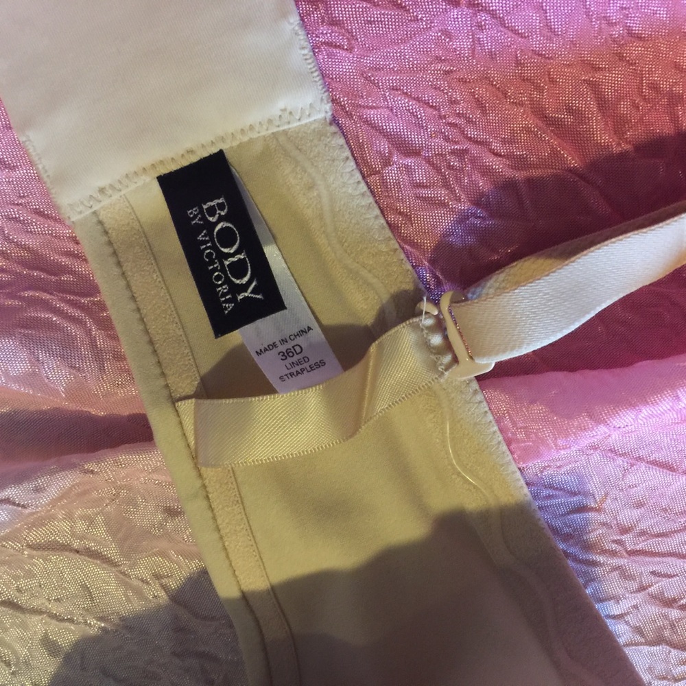 Victoria’s Secret bra 36d lined strapless - Picture 5 of 5